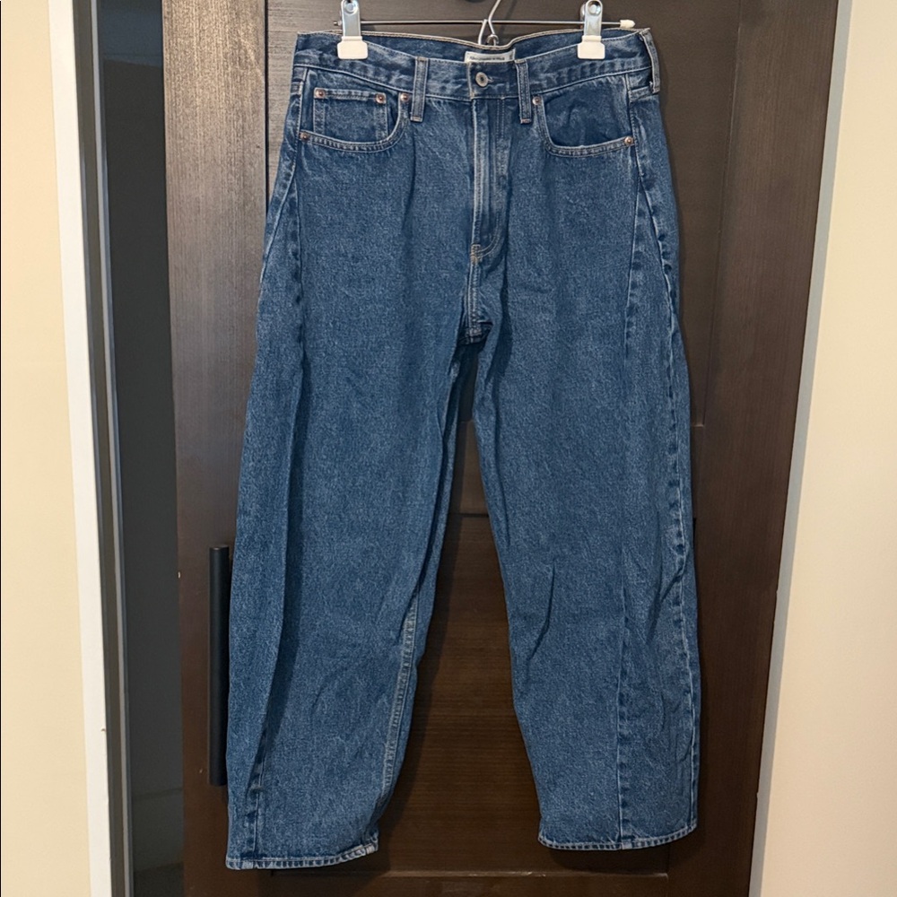 Abercrombie & Fitch Mid Rise Barrel Jeans